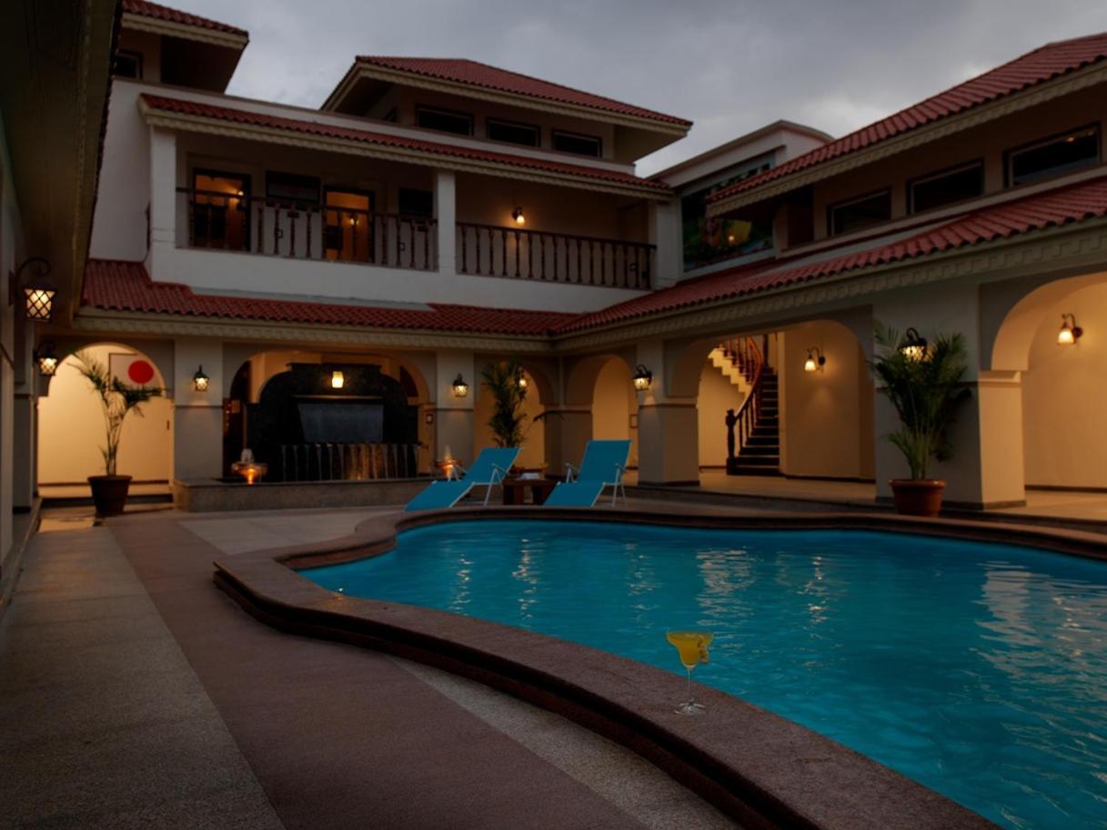Neonz Resort & Club Ānand Exterior foto